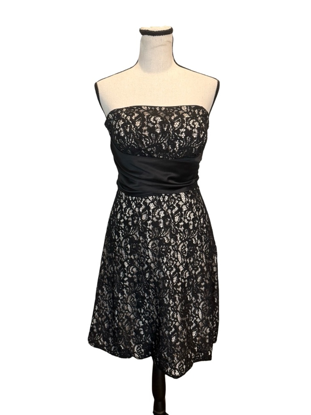 White House Black Market Strapless Lace Balloon Hem Dress Size 6 Black Cocktail